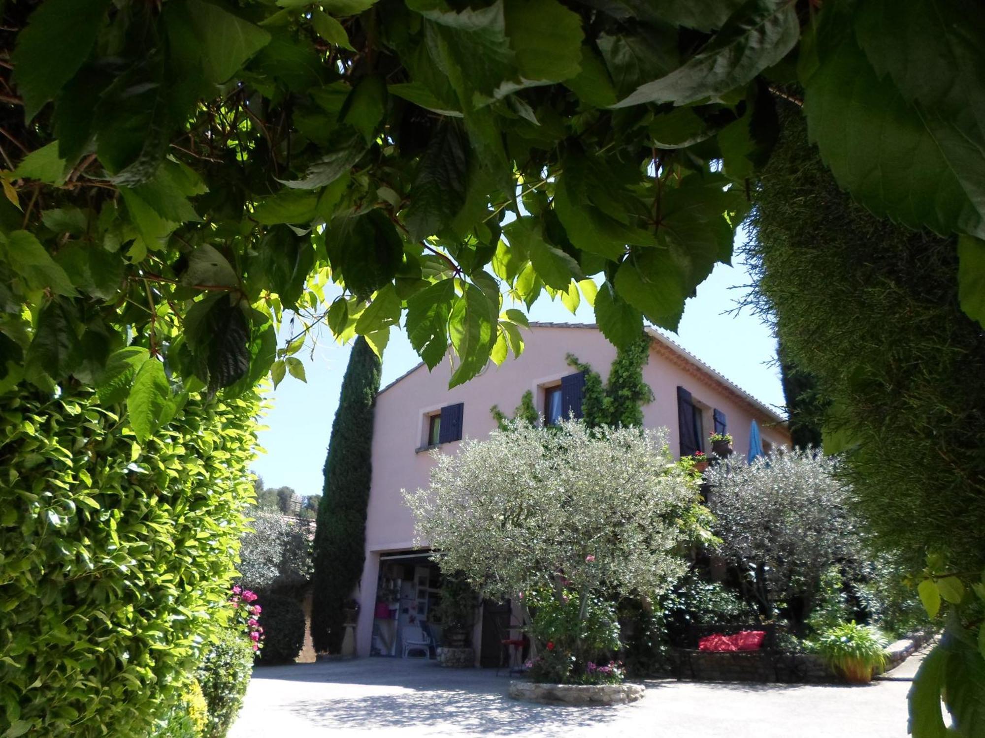 La Sapiniere -chambres Climatisees Bed & Breakfast 3*