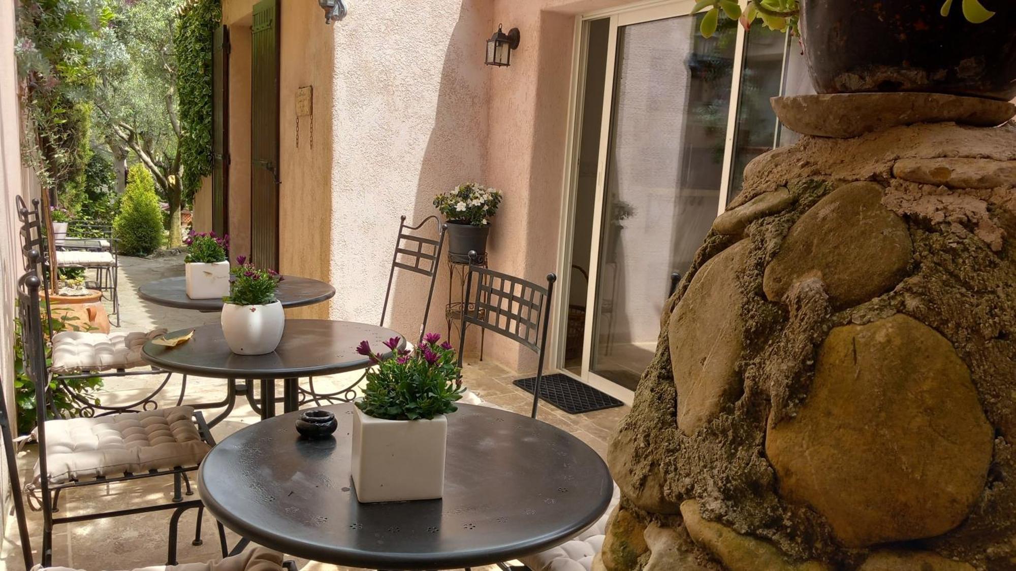 La Sapiniere -chambres Climatisees Bed & Breakfast 3*