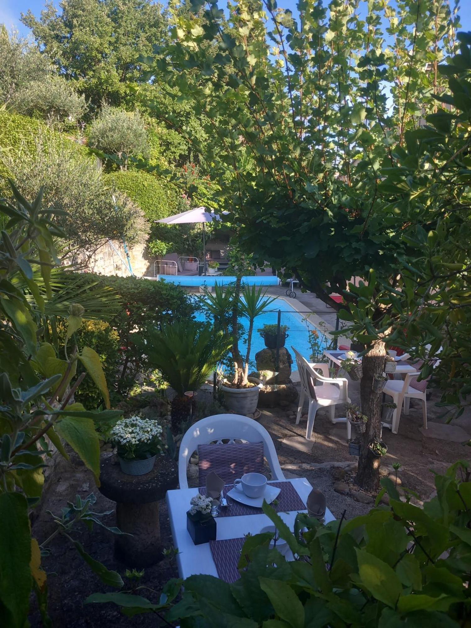 La Sapiniere -chambres Climatisees Bed & Breakfast Buisson