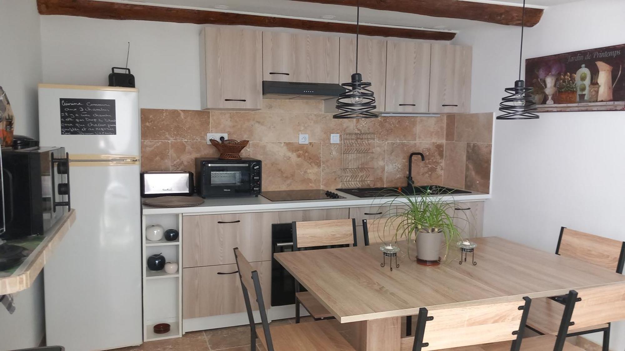 La Sapiniere -chambres Climatisees 3*
